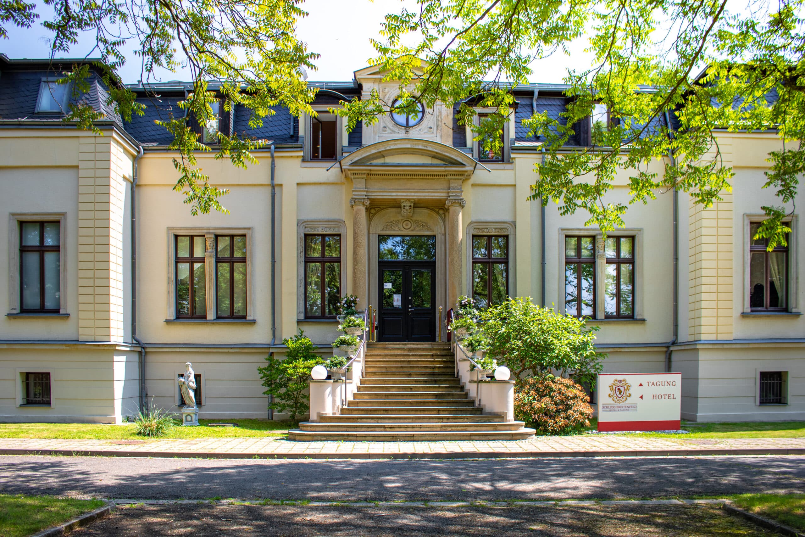 Schloss Breitenfeld Eingang